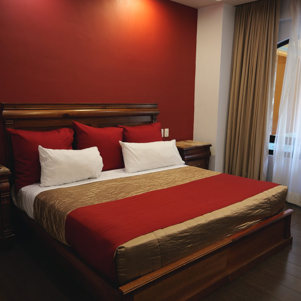 Junior Suite del Hotel Celta con cama King y sala privada