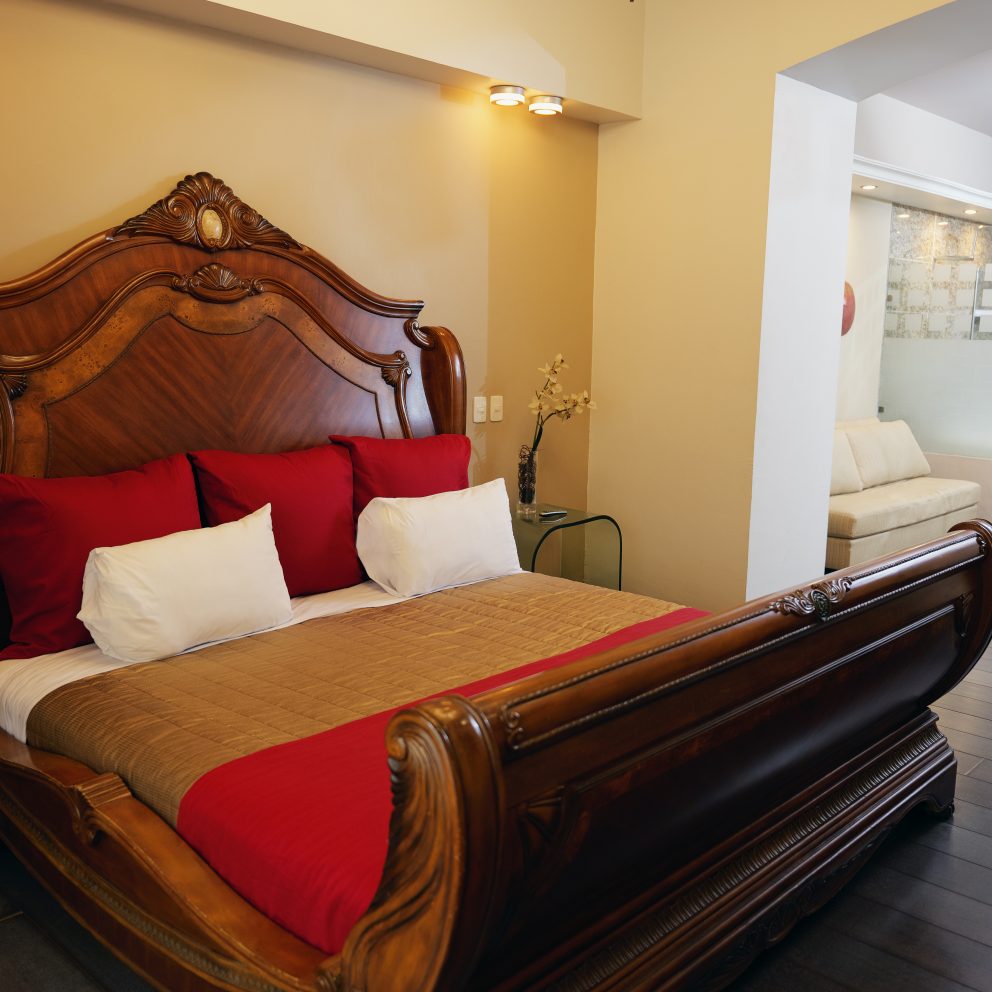 Master Suite del Hotel Celta con jacuzzi y sala privada